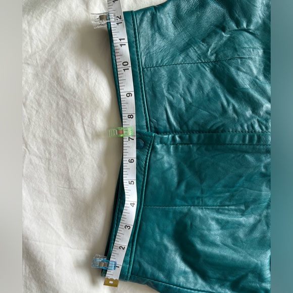 Vintage Danier - High-Waisted Two-Toned Green Genuine Leather Skirt - Size 6 - Picture 7 of 7